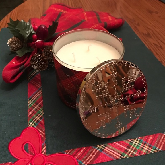 Bath & Body Works Tis the Season 3/W Candle - Picture 3 of 4